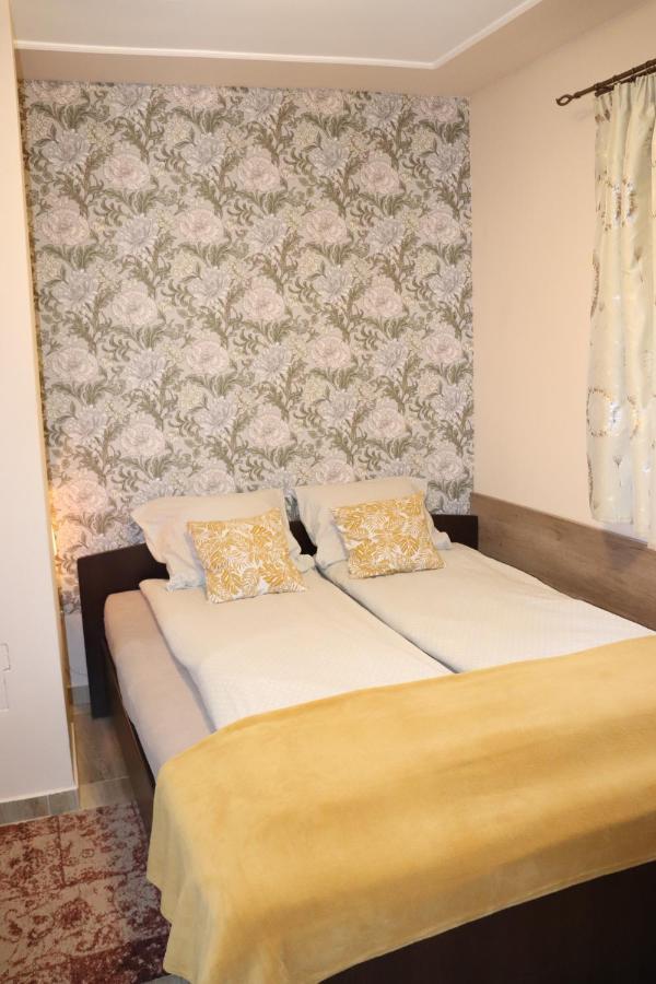 Lidia Vendeghaz Hotel ตาตา ภายนอก รูปภาพ