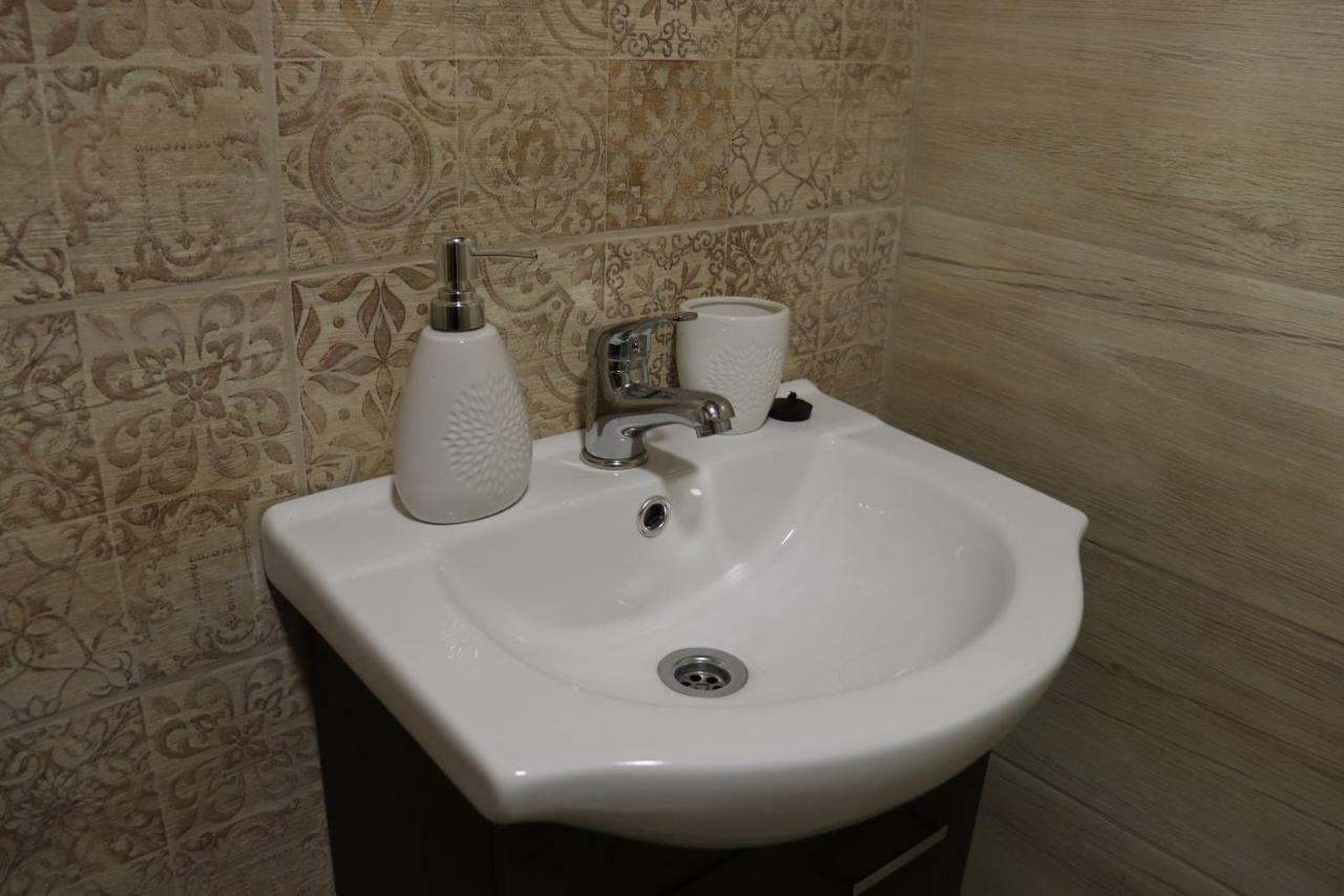 Lidia Vendeghaz Hotel ตาตา ภายนอก รูปภาพ