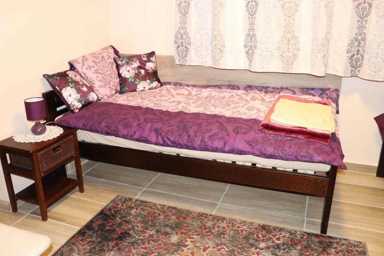 Lidia Vendeghaz Hotel ตาตา ภายนอก รูปภาพ