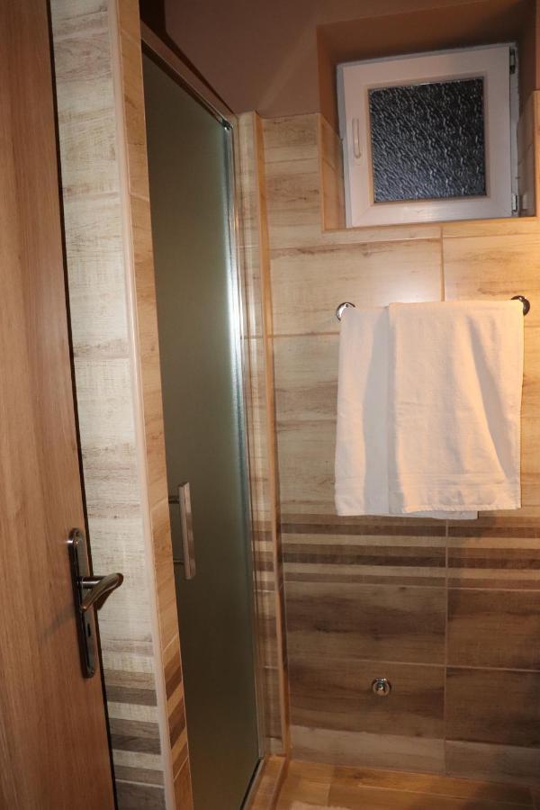 Lidia Vendeghaz Hotel ตาตา ภายนอก รูปภาพ